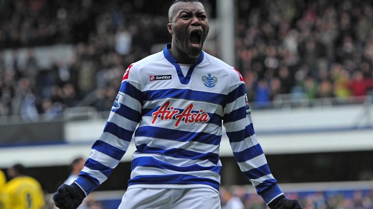 SÅ GLAD: Djibril Cisse utliknet etter et flott nedtak og en sikker avslutning. Men han fortvilte da lagkompisene sløste med sjansene mot slutten. Foto: AFP PHOTO/CARL COURT SÅ GLAD: Djibril Cisse utliknet etter et flott nedtak og en sikker avslutning. Men han fortvilte da lagkompisene sløste med sjansene mot slutten. Foto: AFP PHOTO/CARL COURT