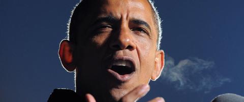 Obama knuser Romney p� Facebook