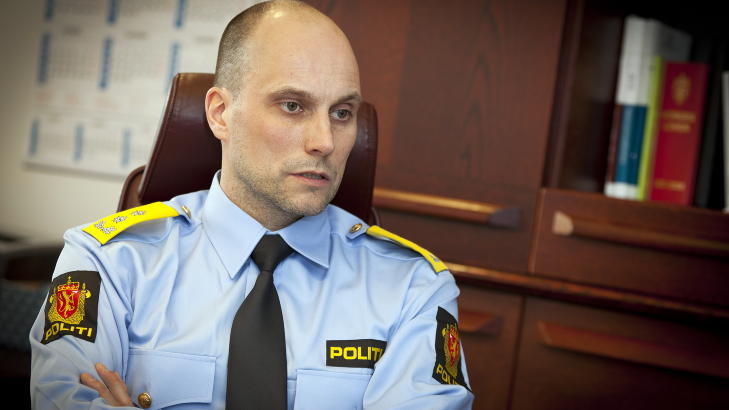 BEKLAGELIG: Politimester Torbjørn Aas i Vestfinnmark politidistrikt mener det er beklagelig at Fredriksen har gått ut og sagt at politiet ba henne dra til helvete. Lydloggen beviser at det ikke er hold i anklagene. Foto: Ole Morten Melgård BEKLAGELIG: Politimester Torbjørn Aas i Vestfinnmark politidistrikt mener det er beklagelig at Fredriksen har gått ut og sagt at politiet ba henne dra til helvete. Lydloggen beviser at det ikke er hold i anklagene. Foto: Ole Morten Melgård