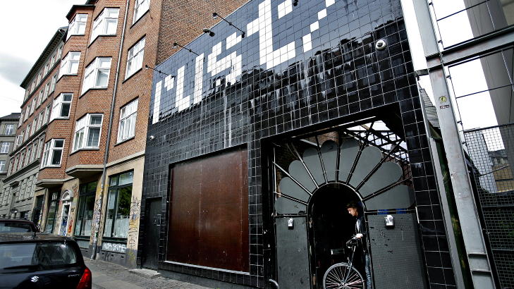 UTESTEDET: Dette er Rust, der Andreas Bull-Gundersen fikk et ølglass i hodet, natt til søndag 10.05.09. Foto: Kristian Ridder-Nielsen / Dagbladet UTESTEDET: Dette er Rust, der Andreas Bull-Gundersen fikk et ølglass i hodet, natt til søndag 10.05.09. Foto: Kristian Ridder-Nielsen / Dagbladet