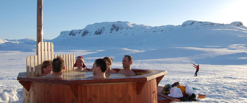 - L�rdager varmer vi opp badestampen, da blir det bra med liv