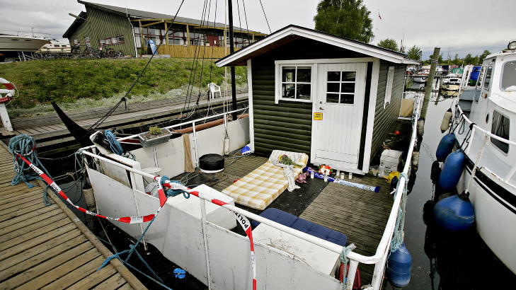 HUSBÅTEN: To dager etter at han fikk et ølglass i hodet, ble Andreas funnet død her. Dødsårsaken var hjerneblødning etter å ha fått et ølglass i hodet. Foto: Kristian Ridder-Nielsen / Dagbladet HUSBÅTEN: To dager etter at han fikk et ølglass i hodet, ble Andreas funnet død her. Dødsårsaken var hjerneblødning etter å ha fått et ølglass i hodet. Foto: Kristian Ridder-Nielsen / Dagbladet