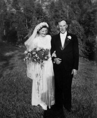 Lykkelige: Hilda giftet seg med gårdbruker Klaus Feste en vakker junidag i 1950 Lykkelige: Hilda giftet seg med gårdbruker Klaus Feste en vakker junidag i 1950