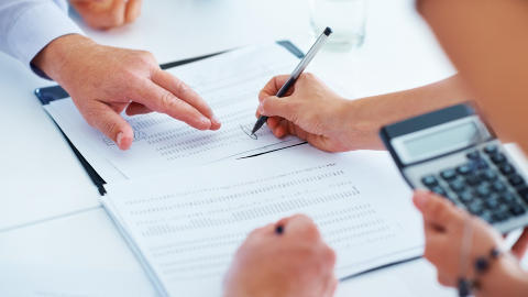 20-40 PROSENT � SPARE: Det ligger et kjempepotensiale i alle norske n�ringsbygg til � effektivisere energiforbruket og dermed spare enorme summer. Sparepotensialet for en bedrift ligger p� 20-40 prosent. Foto: El-l�ftet