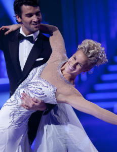 Cathrine Lars�sen ut av �Skal vi danse�