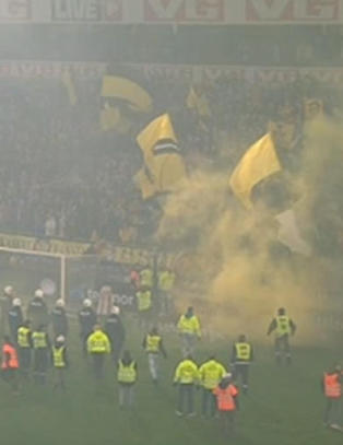LSK-supporterne kastet bluss og r�ykbomber ut p� banen