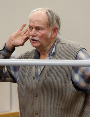 Han planla � kaste m�kk p� prins Charles