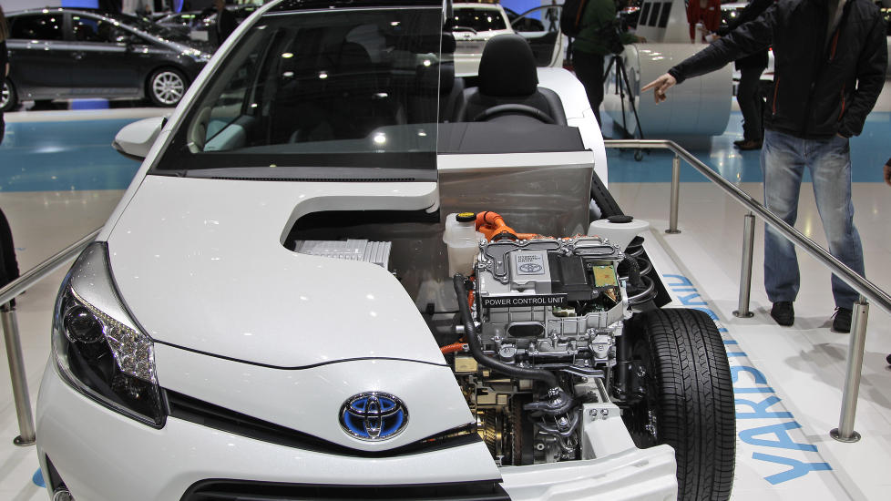 NY TREND: Hybridbilene er i stadig framgang i den norske bilparken, noe ikke minst Toyotas nye Yaris-hybrid har bidratt til. Foto: AP/NTB Scanpix