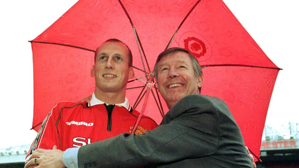 LYKKELIGERE TIDER: Jaap Stam mener det er utrolig at han lot Manchester United-karrieren ende med en kort samtale med Alex Ferguson p� en bensinstasjon. Foto: SCANPIX/REUTERS