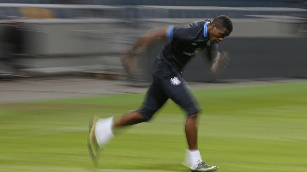IMPONERER: 20-�ringen Wilfried Zaha imponerte lagkameratene da han debuterte p� landslagstrening foran Englands kamp mot Sverige i morgen. Foto: PHIL NOBLE / REUTERS / NTB SCANPIX