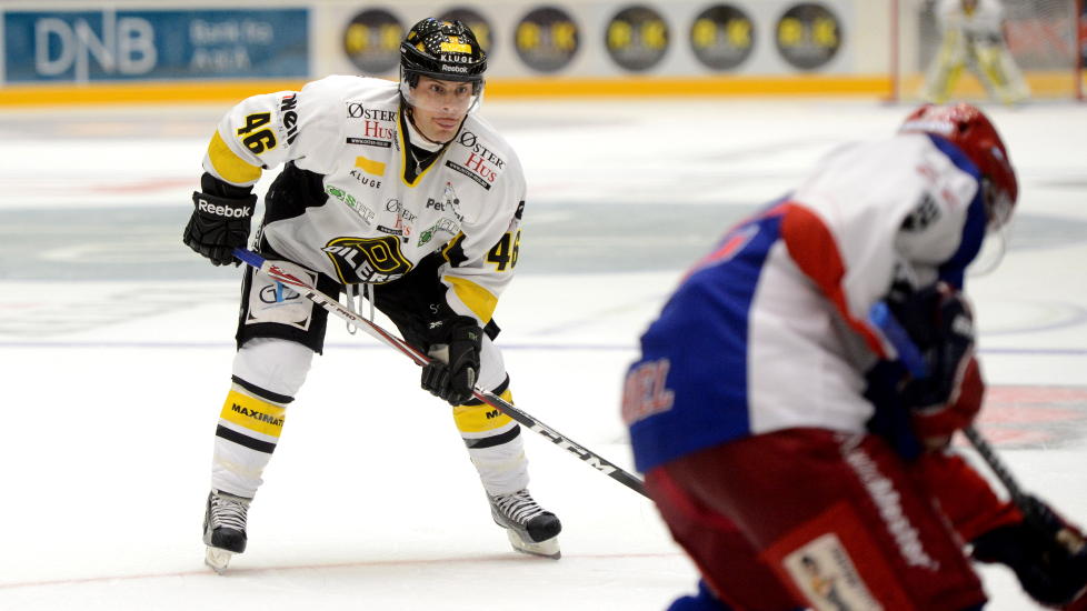  TUNGA RETT I MUNNEN : Oilers Dan Kissel under kampen mellom Stavanger Oilers og V�lerenga l�rdag. Foto: Tommy Ellingsen / NTB scanpix