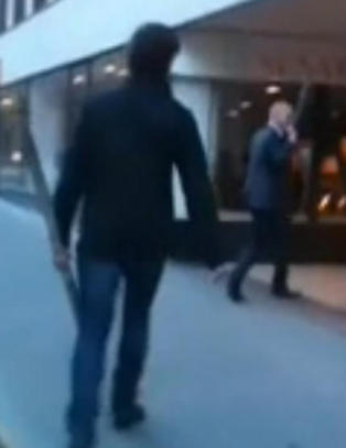 Her bevæpner SD-toppene seg med jernrør etter å ha ropt «blatte-älskare»