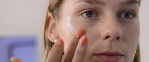 Slik legger du highlighter uten å bli grå i ansiktet