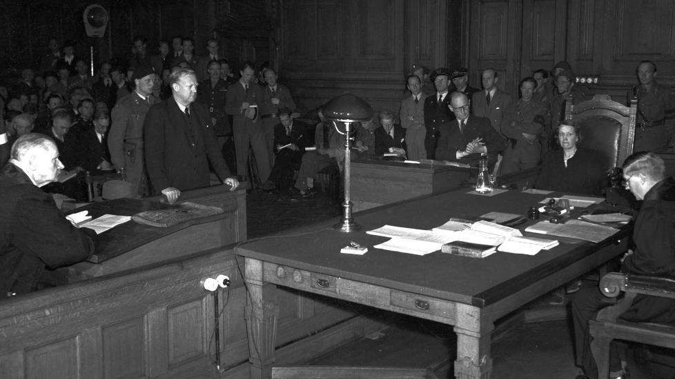 Vidkun Quisling var landssvikeren framfor noen og ble d�mt for det. Det ble ogs� tusener av menige NS-medlemmer. Derimot gikk mange av dem som la til rette for den tyske okkupasjonen fri. Krigsghelten Oliver Langeland tok dette opp i to b�ker i 1948 og 49, men b�kene ble forbudt. N� er det kommet bok om rettssaken mot ham. NTB arkivfoto  M. Knoph / SCANPIX