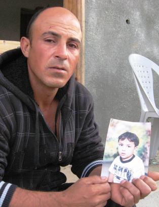 - Min s�nn ble drept i senga. Med kaldt blod