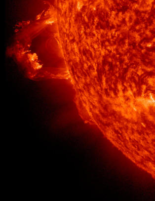 Filmet enorm ekplosjon p� sola