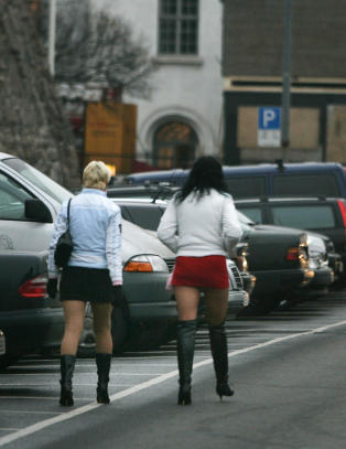 - Danmark forbyr ikke sexkj�p