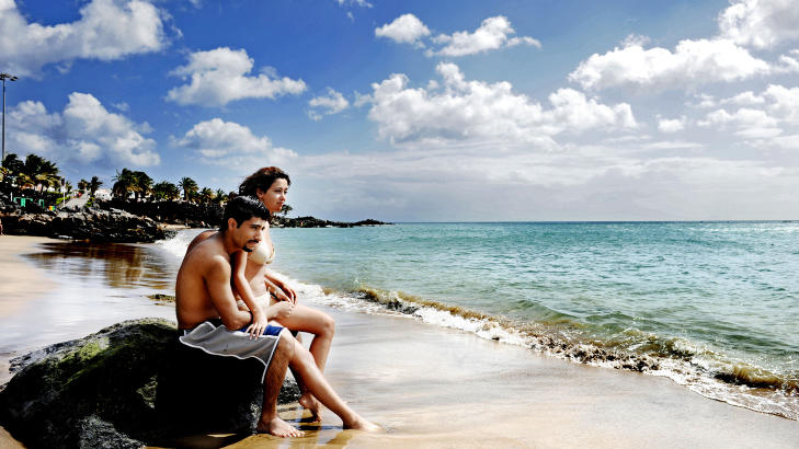 LANZAROTE: Ogs� til den litt mindre bes�kte ferie�ya er det tilbud n�. Her fra den lange Puerto del Carmenstranda. Foto: JOHN TERJE PEDERSEN