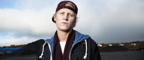 - Han siktet et maskingev�r mot hodet mitt