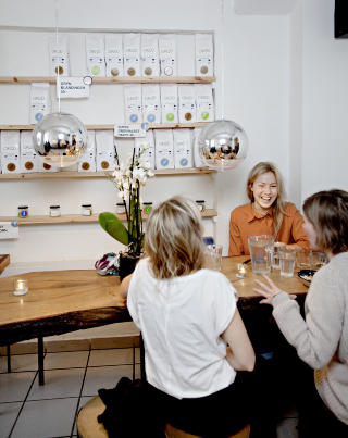 POPUL�RT: S�rlig morgen og ettermiddag kommer det mange gr�tsultne bes�kende. Foto: KRISTIAN RIDDER-NIELSEN