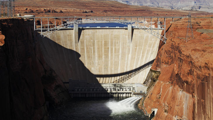 DEMNINGEN: Denne demningen har stoppet flommene som f�r preget milj�et langs elva i Grand Canyon. Foto: AP Photo/The Arizona Republic,Rob Schumacher/NTBScanpix