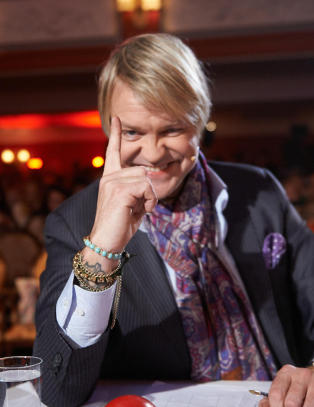 Alex Ros�n f�r kritikk for � gi vin til barna