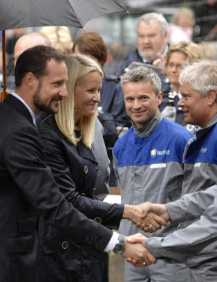 Her åpner Haakon og Mette-Marit soleventyret