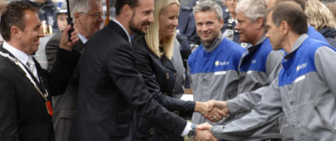 Her �pner Haakon og Mette-Marit soleventyret