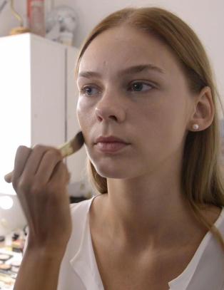 Slik legger du perfekt foundation