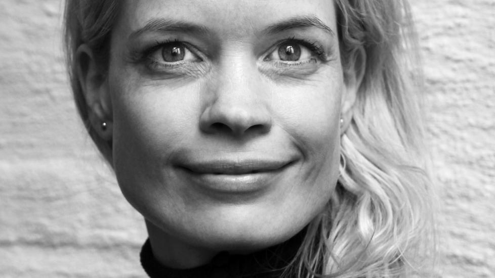 TANNLEGEN Kjersti Anfinnsen har skrevet en vellykket debutroman om nok en forsoffen mann.