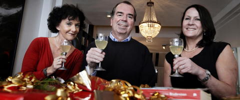 - Ungene begynte � forme peniser av marsipanen