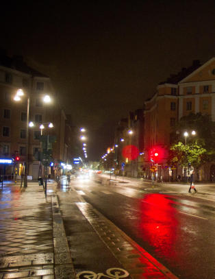 - Han sto i senga da kvinnen kom ut av dusjen