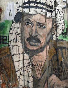 Arafats levninger er hentet opp av graven