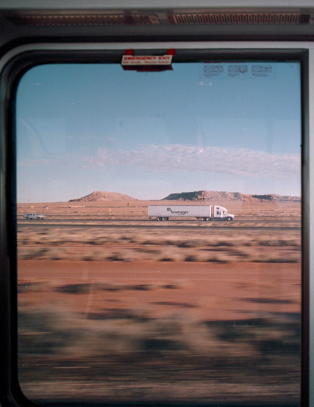 Som � se p� verdens st�rste flatskjerm som viser landskap, byer og dr�mmer