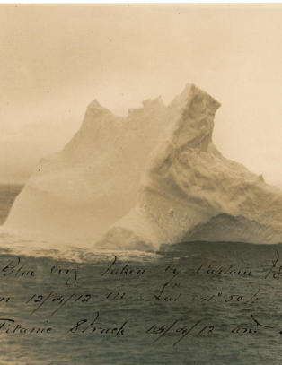 - Dette isfjellet senket Titanic