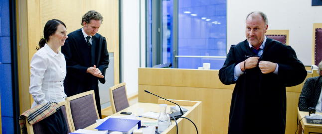 Kolbergs stesønn var tiltalt for grov uaktsom voldtekt. I retten ble det oppjustert til forsettelig