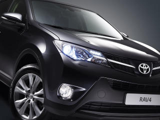 NY FRONT: Nye Toyota RAV4 f�r flere endringer i fronten. Foto: Toyota