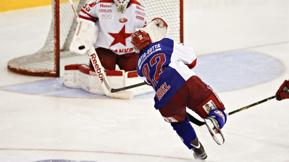 Leder GET-ligaen: V�lerenga, her ved Jesper Hoel, leder GET-ligaen med �tte poeng ned til rivalen L�renskog. De to m�tes i kveld. Foto: Anette Karlsen / NTB scanpix