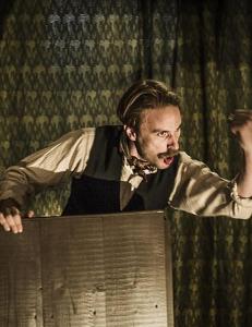 �Kan vi bli enige om at sesongen for friluftsteater er fra april til september�