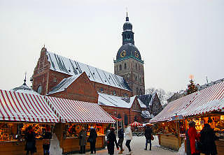 RIGA: Julemarked foran Domkirken. Foto: RIGA OLD TOWN MARKET