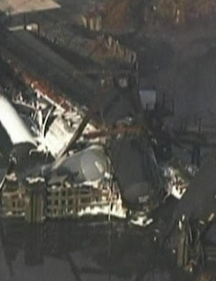 Kjemikalier lekker ut av togvogner etter at bru kollapset i USA