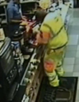 Her oppdager han at han har vunnet 294 millioner