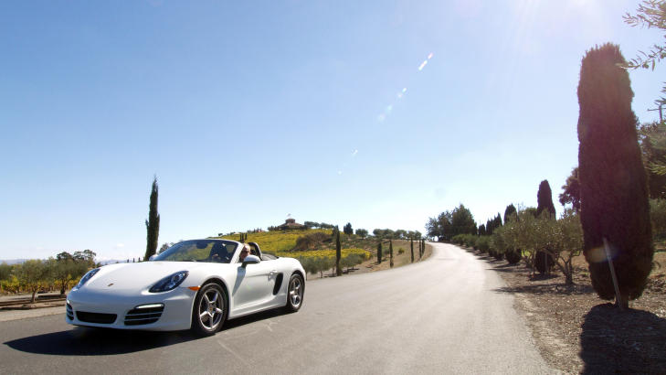 BILDR�MMEN: Din egen Porsche, solskinn og svingete veier uten trafikk. Foto: EIRIK P. KROKFJORD