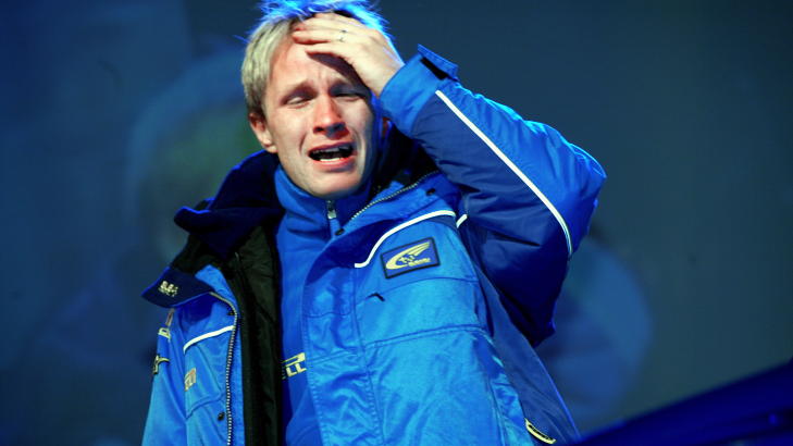 VERDENSMESTER-T�RER: Petter har felt t�rer f�r. Her i hjembygda Spydeberg der rundt 7000 mennesker hadde m�tt fram for � hylle den ferske verdensmesteren i 2003. Foto: IDA VON HANNO BAST