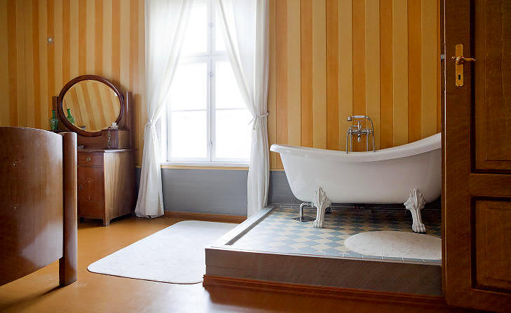 GYDAS ROM: Eneste rom med badekar og oppkalt etter skuespiller Gyda Christiansen, en hyppig gjest p� Sveinhaug. Foto: ELISABETH SPERRE ALNES