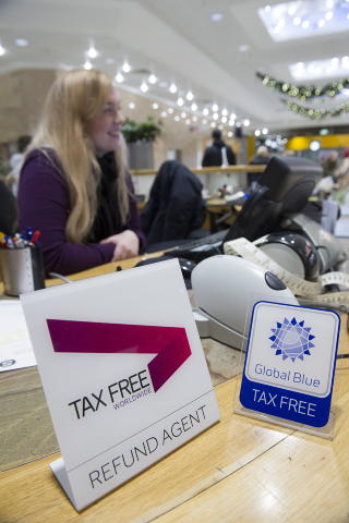 TAXFREE: Du f�r pengene tilbake i informasjonssenteret p� kj�pesentrene. Foto: JOHN TERJE PEDERSEN