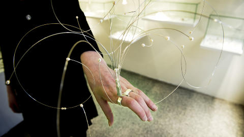 DESIGN: Orr selger eksklusive ringer som vekker oppsikt p� ethvert julebord. Foto: JOHN TERJE PEDERSEN