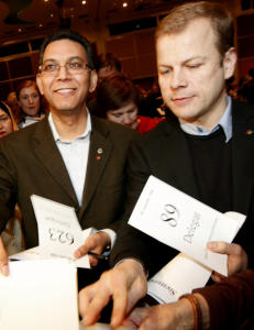 - Chaudhry er ikke godt likt i SV, mangler politiske allianser og venner, og har en uklar politisk profil