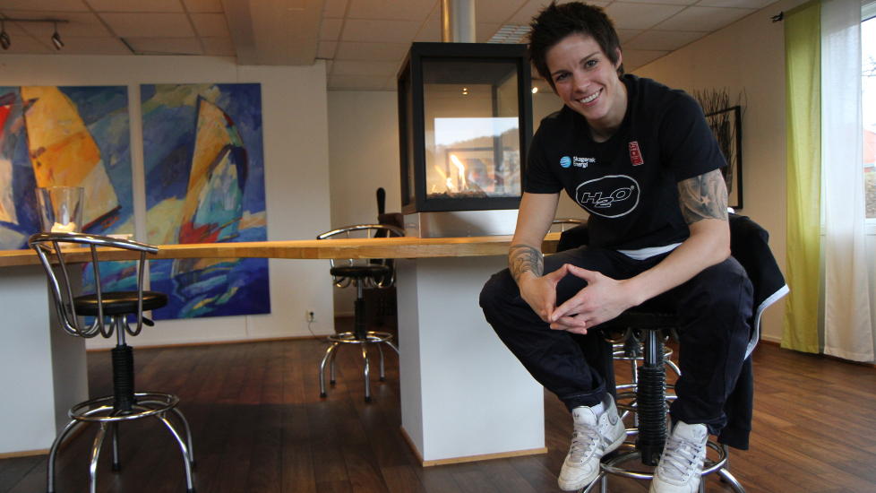 EM-KLAR: Anja Edin var overrasket de hun ble tatt ut til h�ndball-EM, men etter en str�lende h�st i Larvik kan hun bli en sentral brikke i h�ndballjentenes jakt p� et femte strake gull i EM-sammenheng. Foto: Roy Wahlstr�m