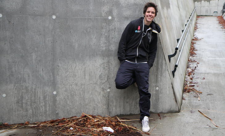 MEDMOR: Hvis Anja Edin st�ter p� noe som hun eller samboer Gro Hammerseng ikke kan l�re s�nnen Mio, men hvor det m� en mann p� banen, vil hun sp�rre sin egen far, bror eller svoger om hjelp. Foto: Roy Wahlstr�m